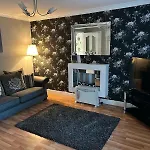2 Bedroom House Close To City Centre With Gated Driveway